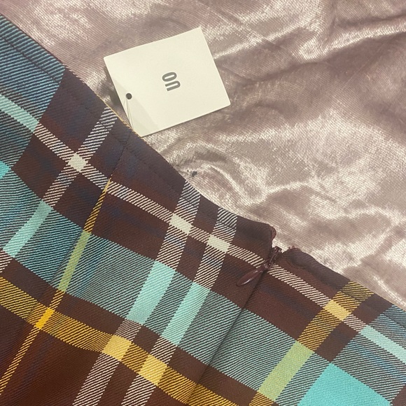 Urban outfitters plaid short skirt, zip up in back - Picture 2 of 4